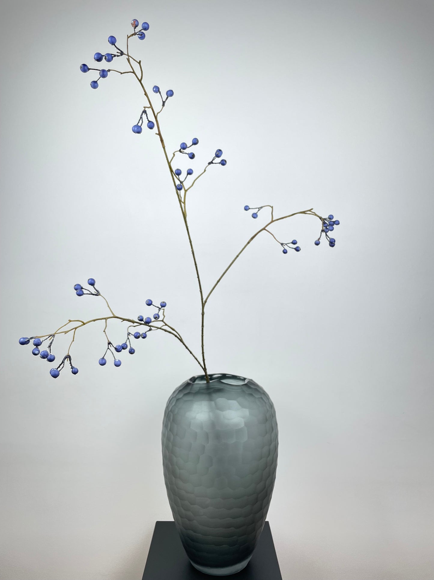 Künstlicher Beerenzweig, blau, 94cm