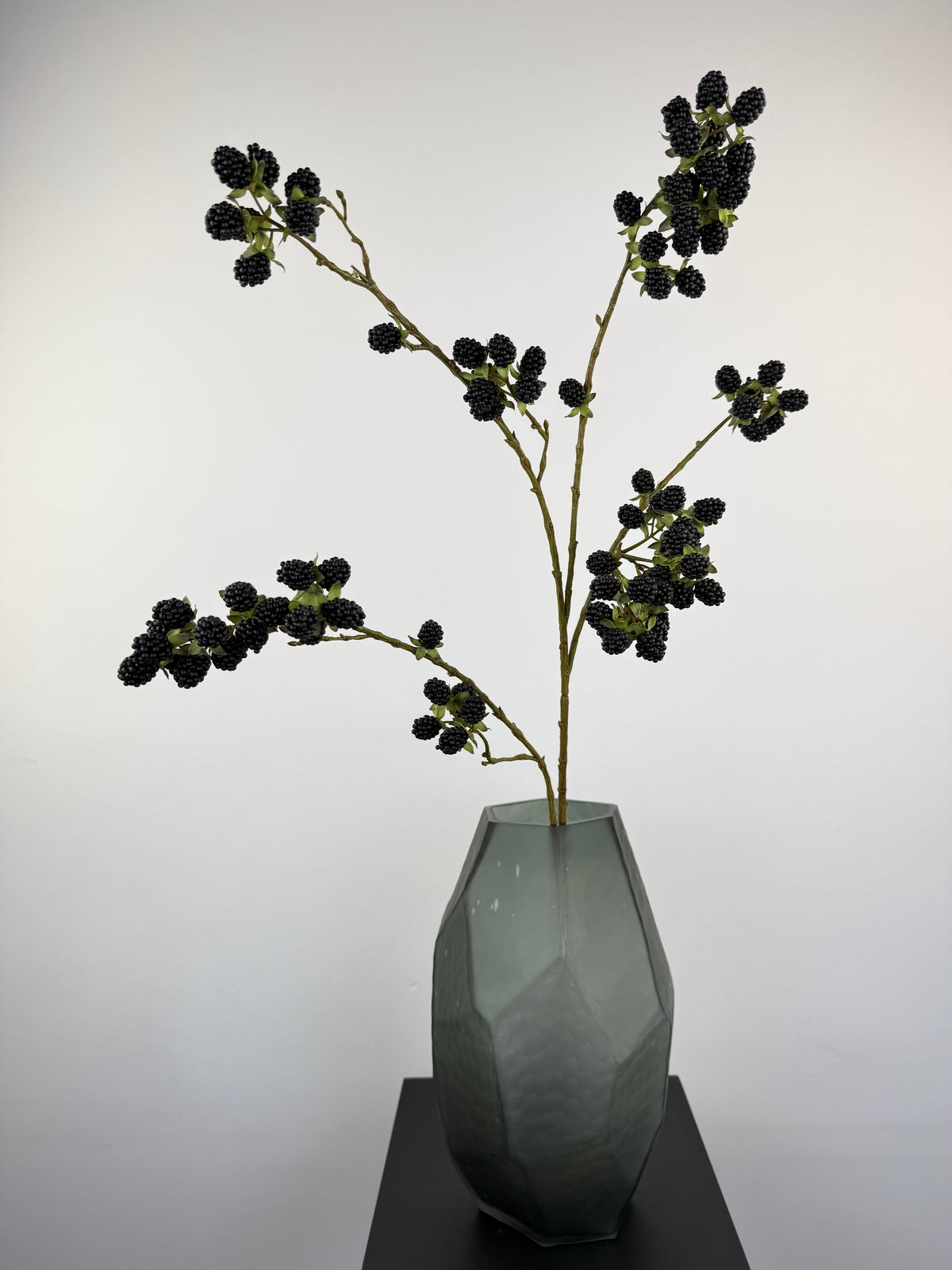 Künstlicher Brombeerzweig wie echt, schwarz, 105cm – Silk-ka