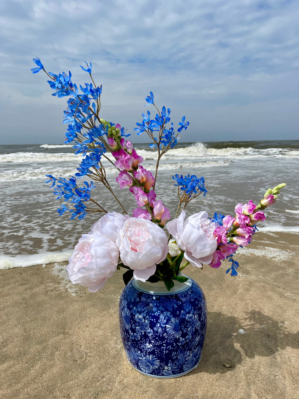 Kunstblumen Bouquet „Bridgerton“ – Pfingstrosen & Glockenblumen wie ec –