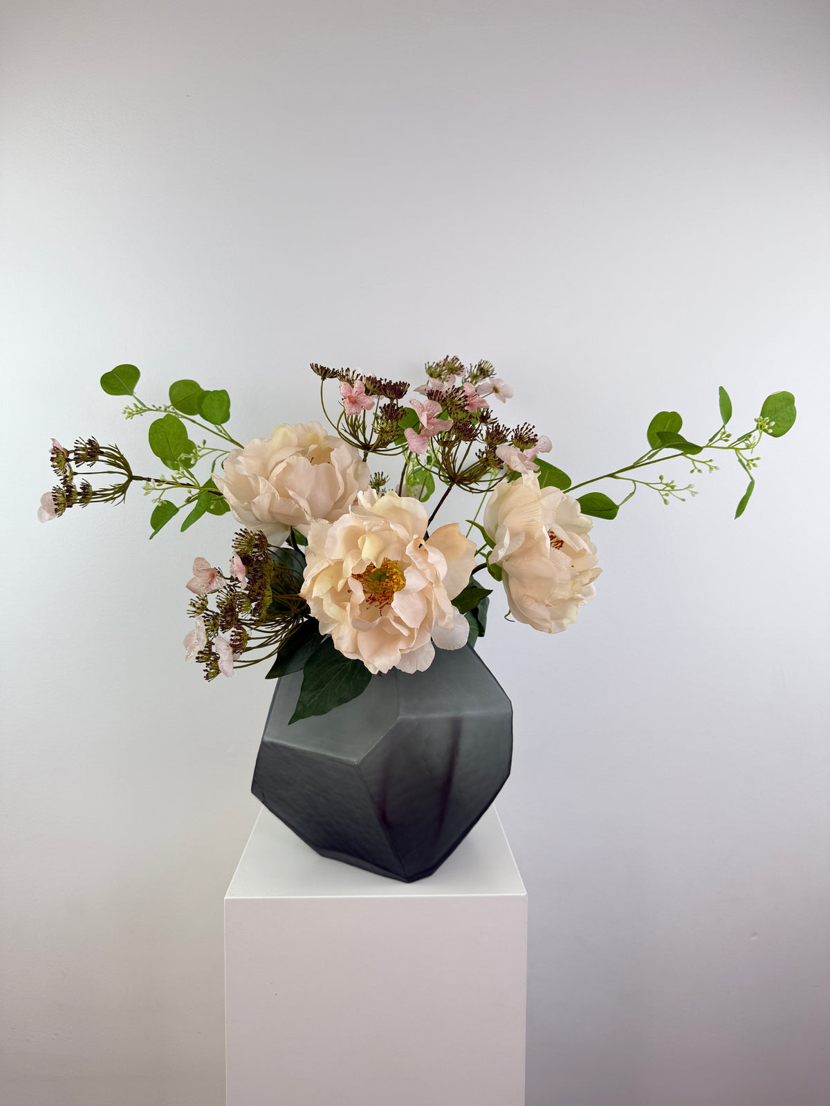Kunstblumen Bouquet „Bohème“ – Eukalyptus, Hortensie & Pfingstrose wie echt