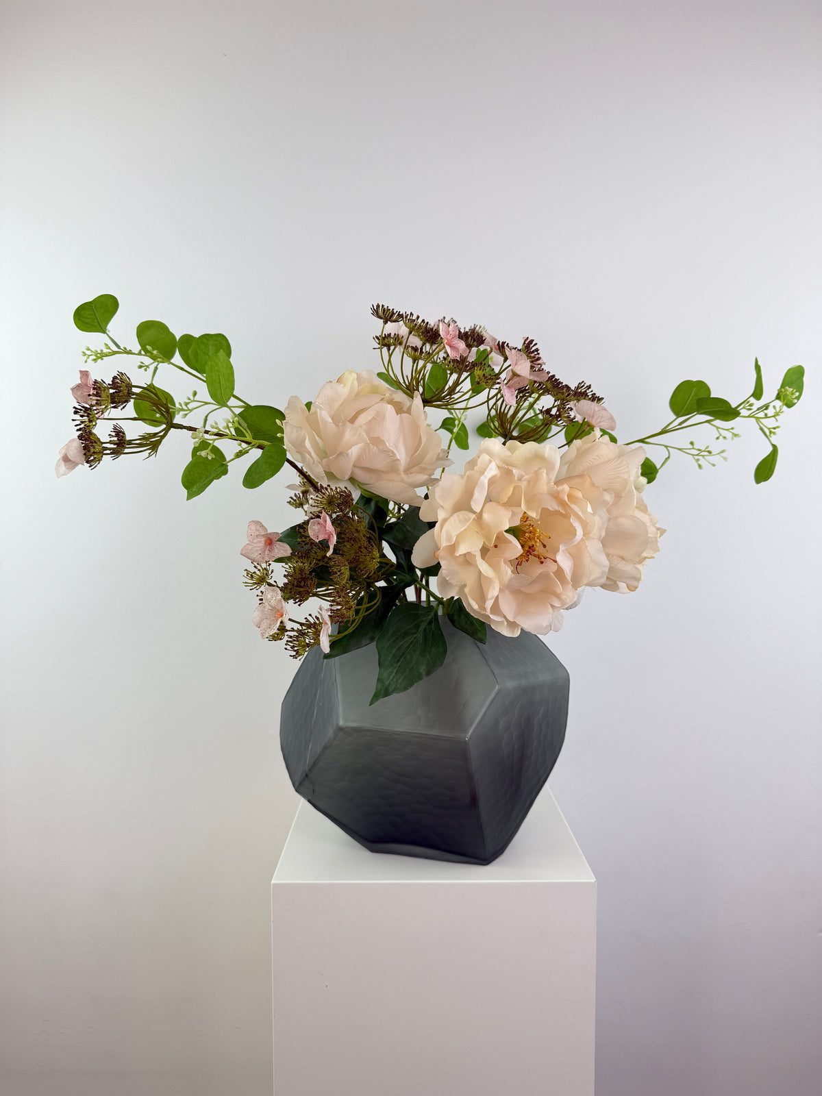 Kunstblumen Bouquet „Bohème“ – Eukalyptus, Hortensie & Pfingstrose wie echt